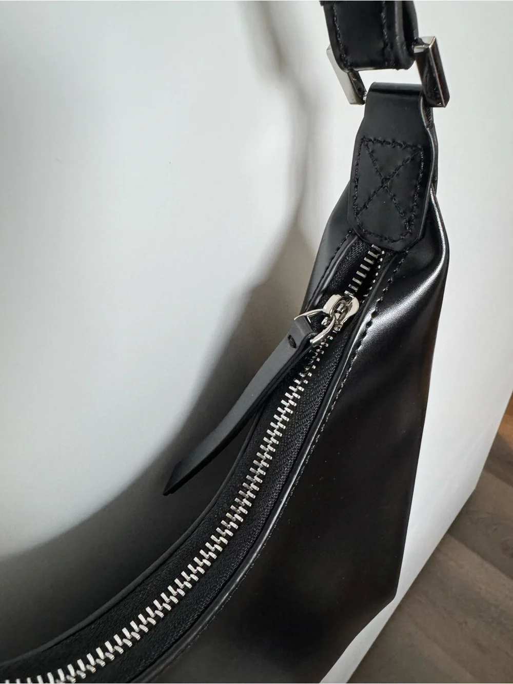 Brand New Black Hobo Shoulder Bag - Women - Picture 2 of 4